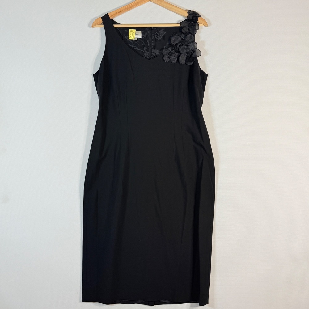 Neiman Marcus Dress Womens 10 Black Wool Blend‎ Flower Applique LBD Quiet Luxe